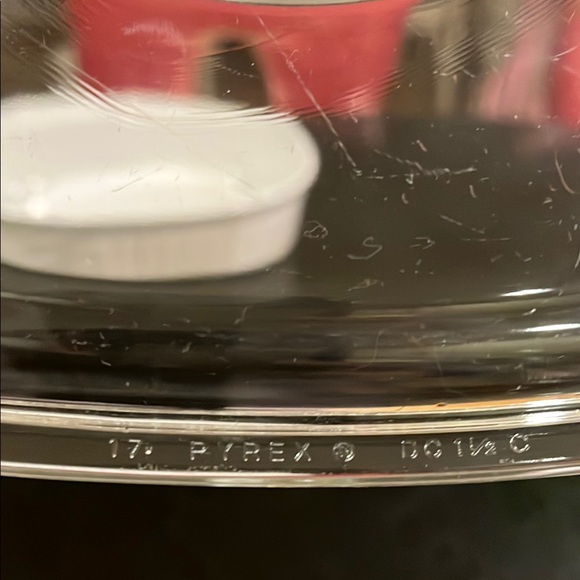 Corningware French White 2.8 liter Oval Baking Dish with Glass Lid - Picture 8 of 8